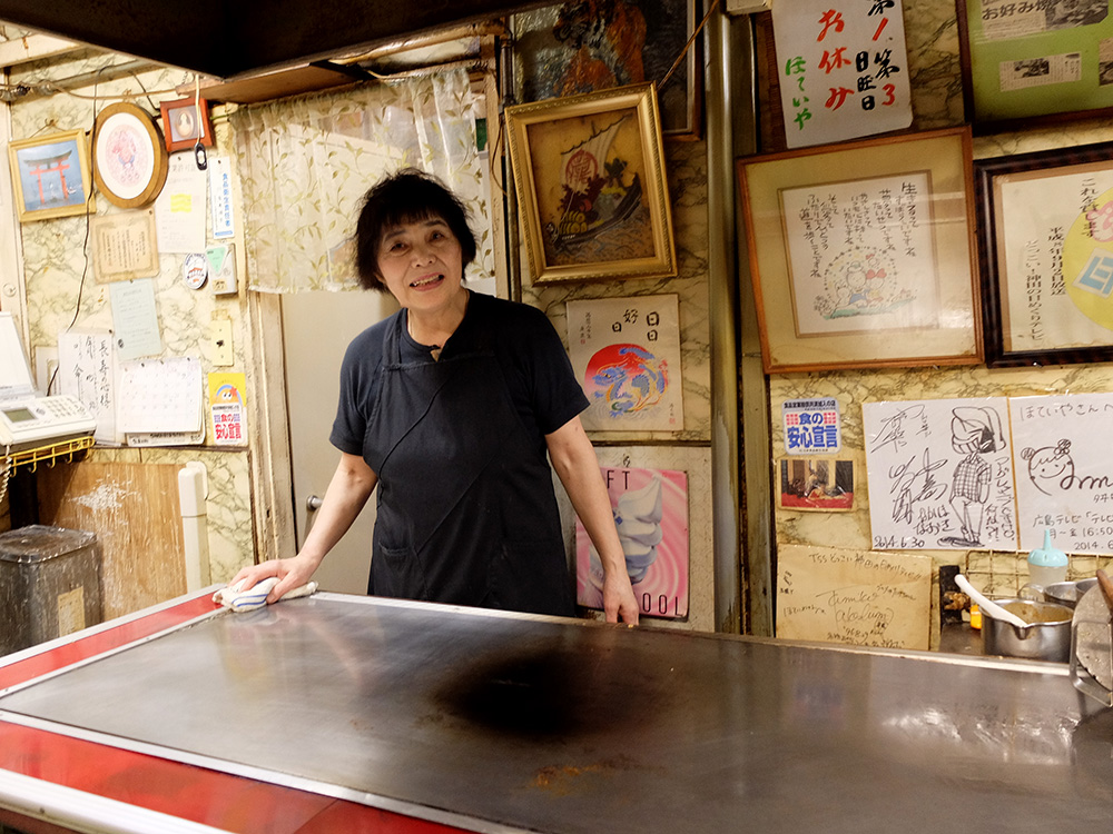 mama de l'okonomiyaki chiromancienne