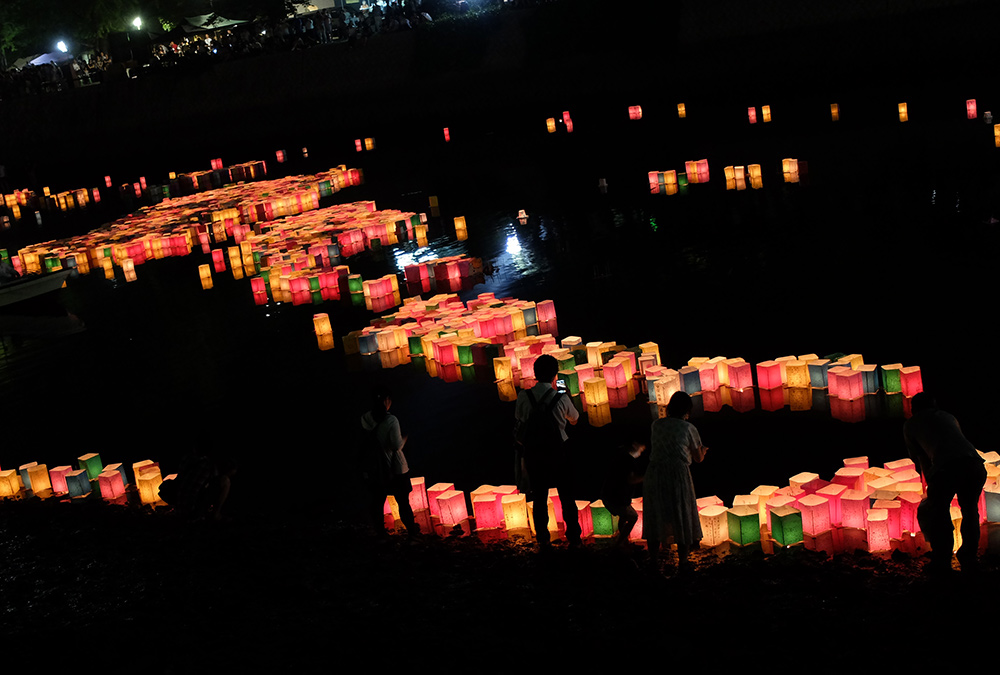 Lanternes sur la rivière Motoyasugawa, Hiroshima, 6 Août