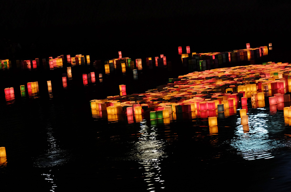 Lanternes sur la rivière Motoyasugawa, Hiroshima 6 Août
