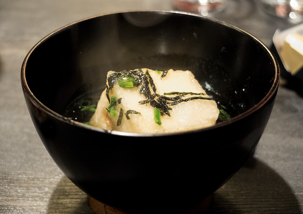 Tofu chaud aux champignons (湯豆腐 yudōfu) - izakaya Aitsuki あい月 Hiroshima