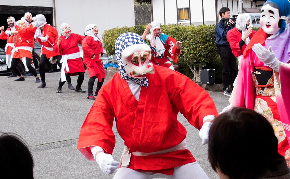 Danse des hyottoko à la brasserie de saké Miwa Sakura, Hiroshima