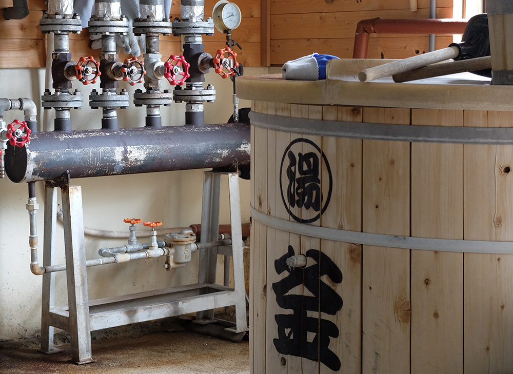 à l'intérieur de la brasserie de saké Miwa Sakura, Hiroshima