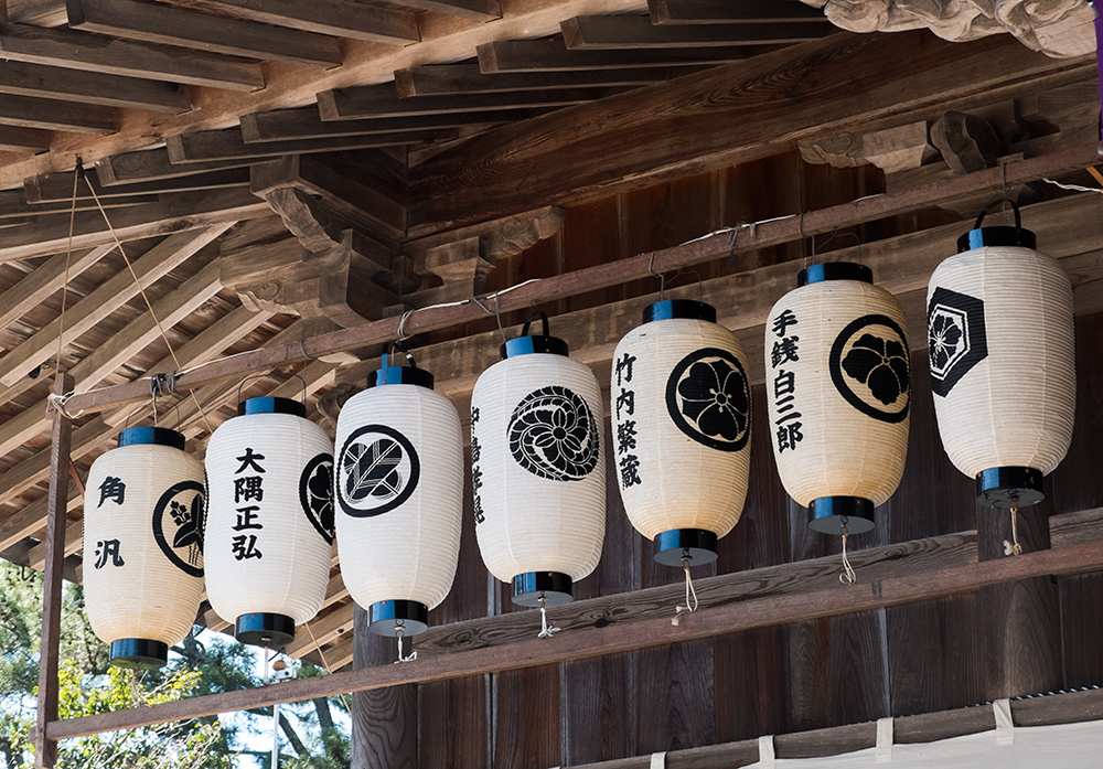 lanternes de Soreisha (祖霊社), Izumo Taisha