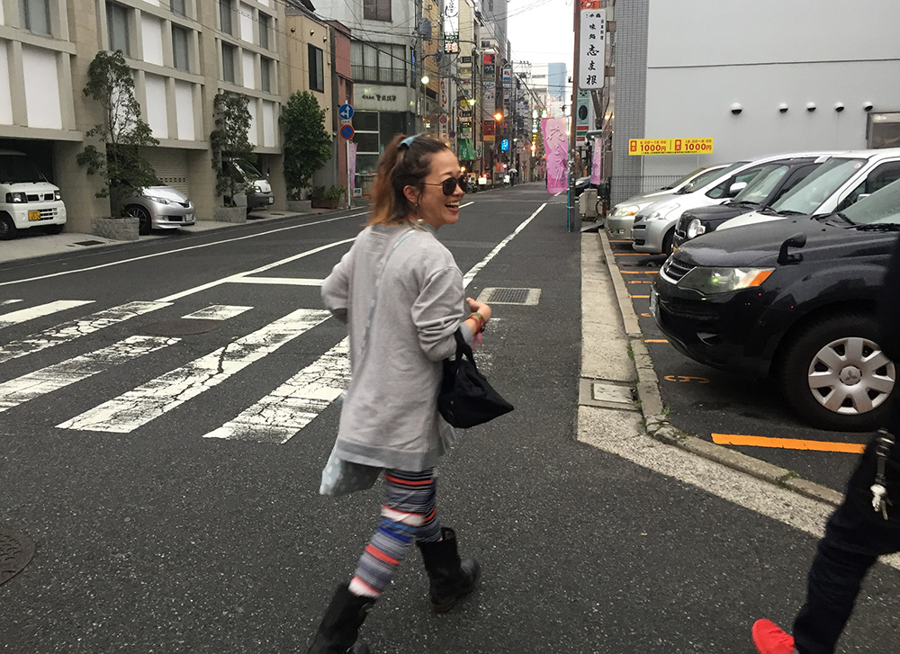 Shiho dans les rues d'Hirsoshima
