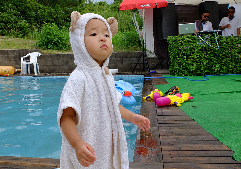petite fille japonaise habit ourson