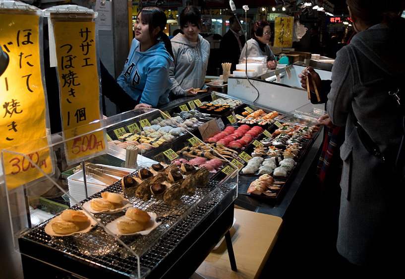 stand de sushi au marché de Karato, Shimonoseki