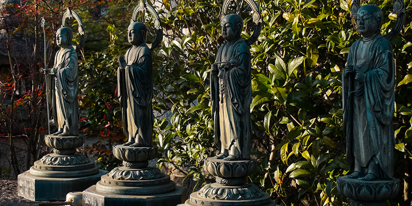 statues dans un temple bouddhiste Hiroshima
