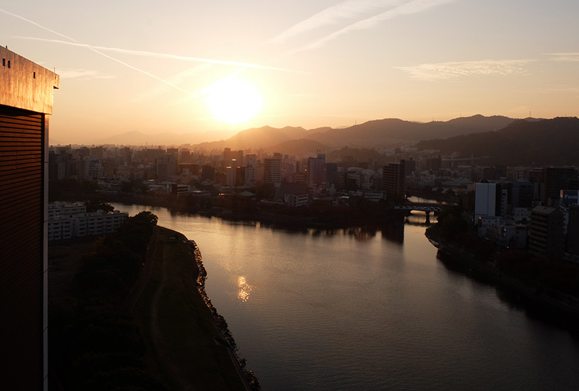 Coucher de soleil sur les rivières d'Hiroshima